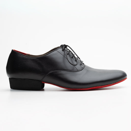Side profile of the Mono El Caballero men's tango oxford in smooth matte black leather, shown with the optional red suede sole