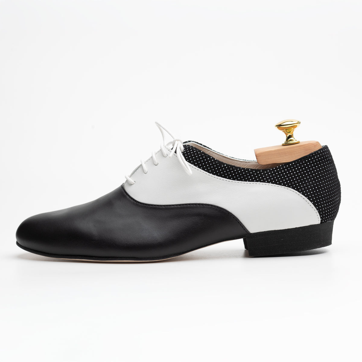 Opposite side profile of the Mono El Smoking tango oxford showing the sweep of the white panel and the black stacked heel