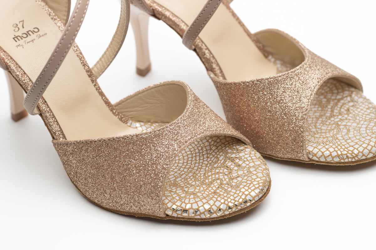 Close-up of Mono Rosa Dorada women's tango sandal pair showing gold snakeskin-textured toe beds and insole stamped with Mono size 37.
